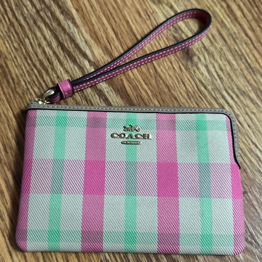 NWOT Coach Corner Zip Pink Green Plaid Wristlet